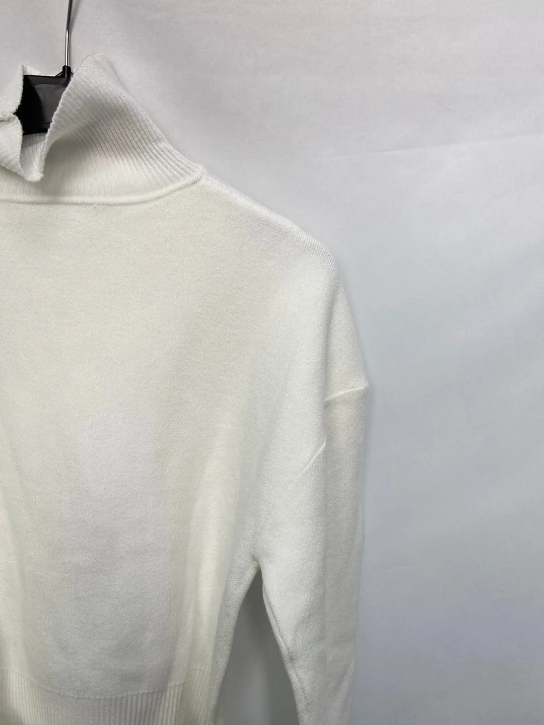 OTRAS.Jersey blanco de punto cuello Perkins T.s