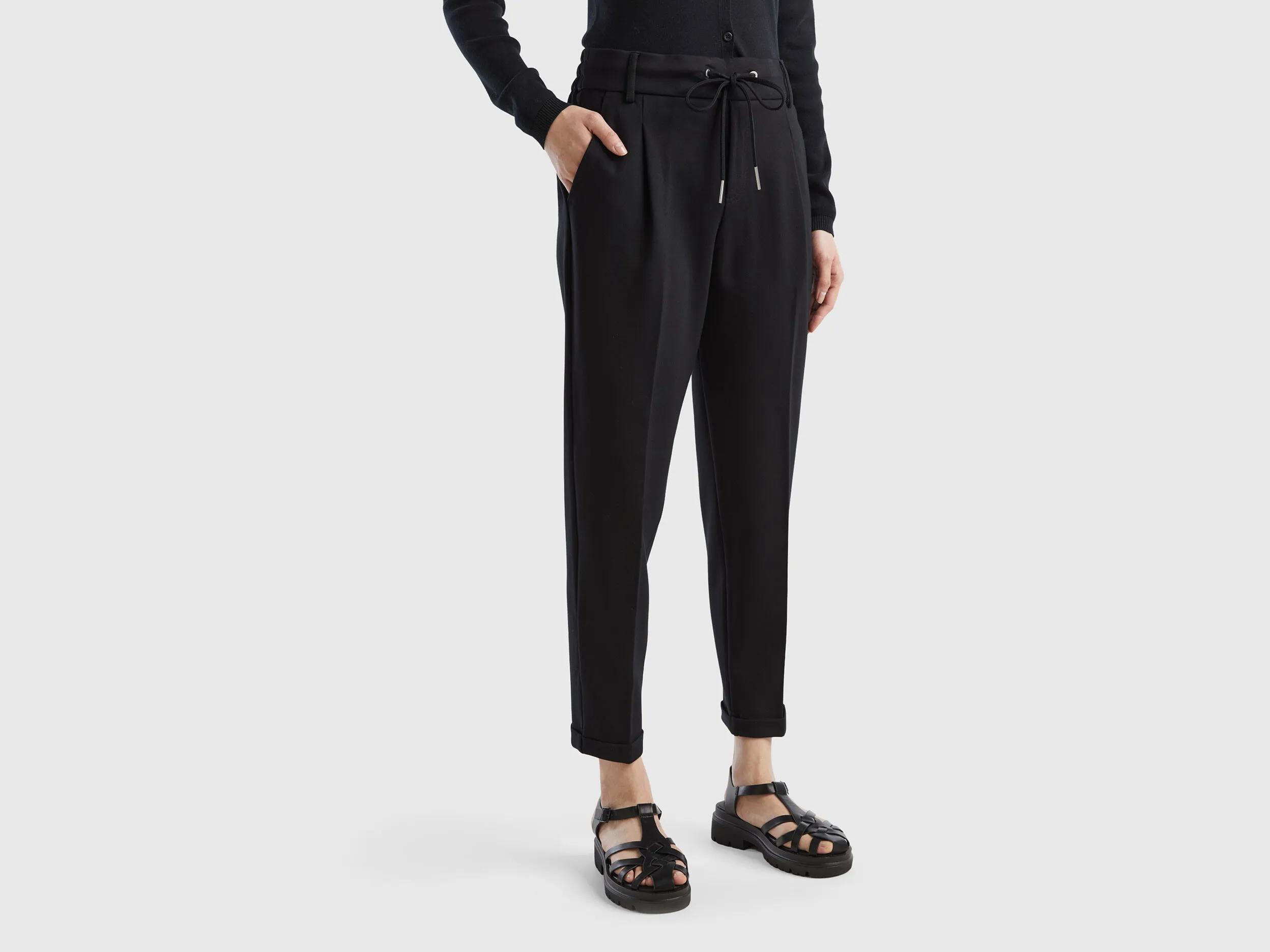 Pantalón liso con cordón