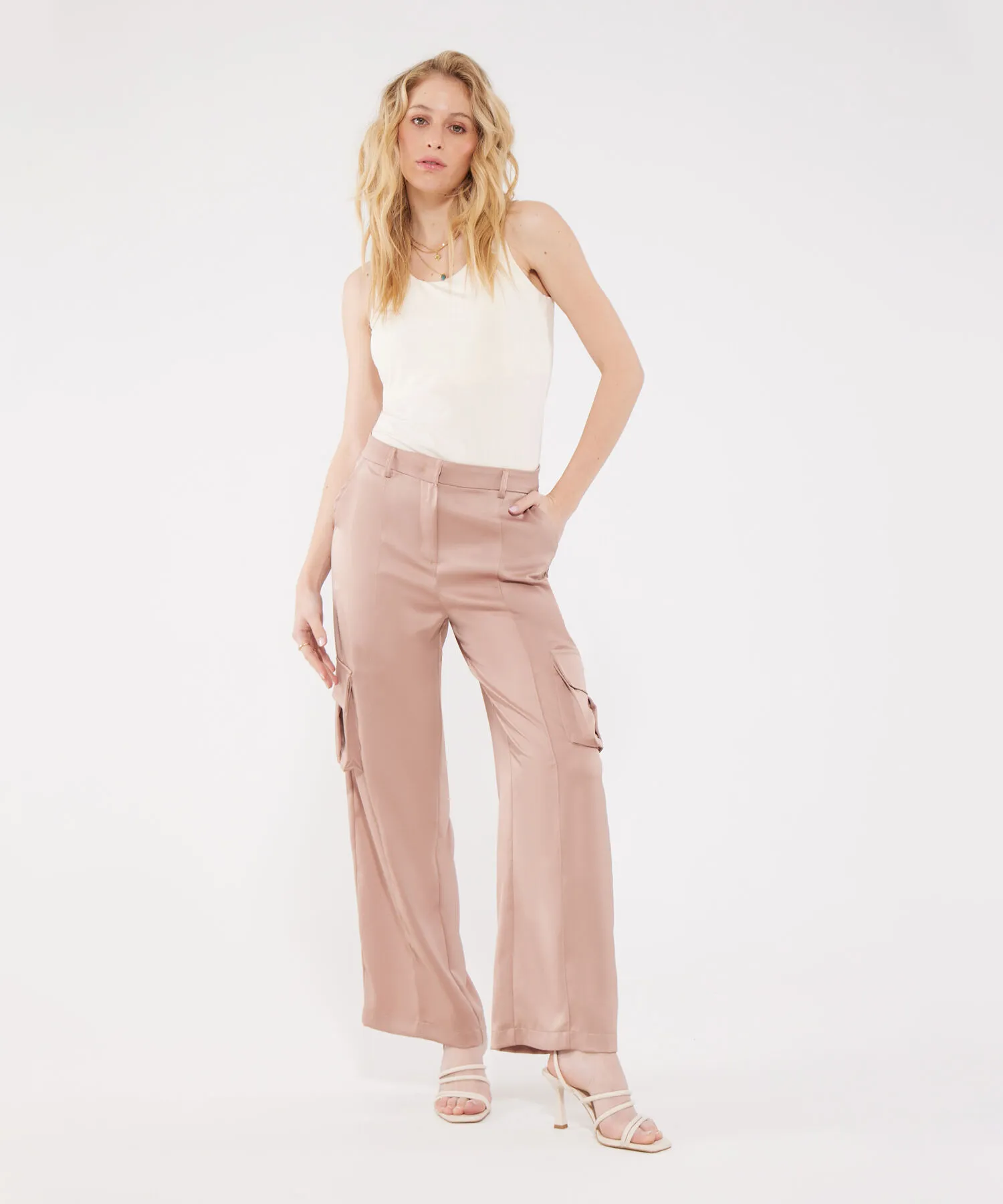 PANTALON CARGO UNICOLOR EN SATEN