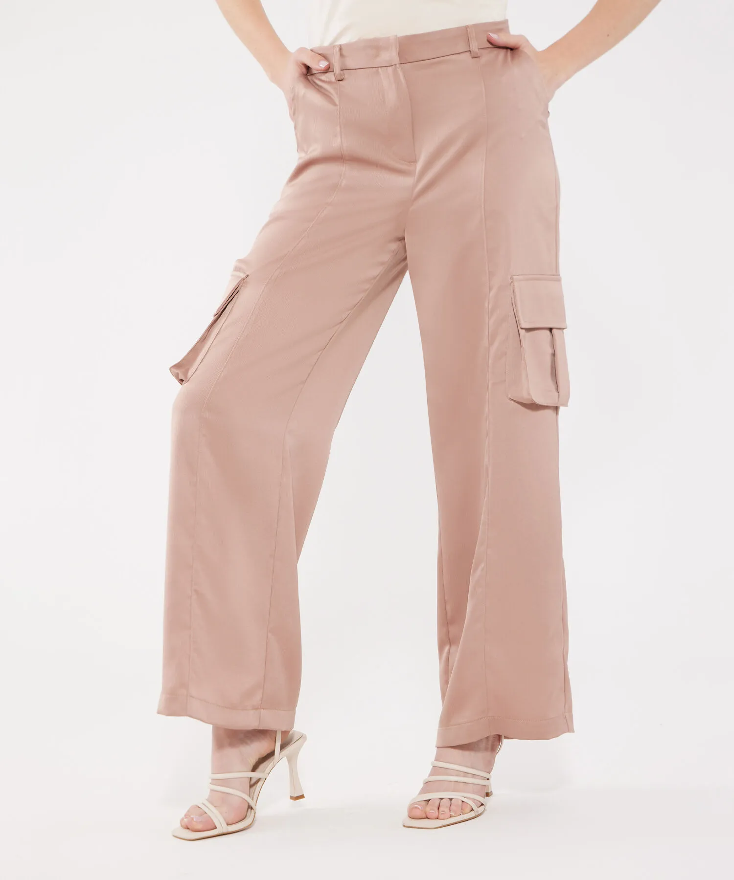PANTALON CARGO UNICOLOR EN SATEN