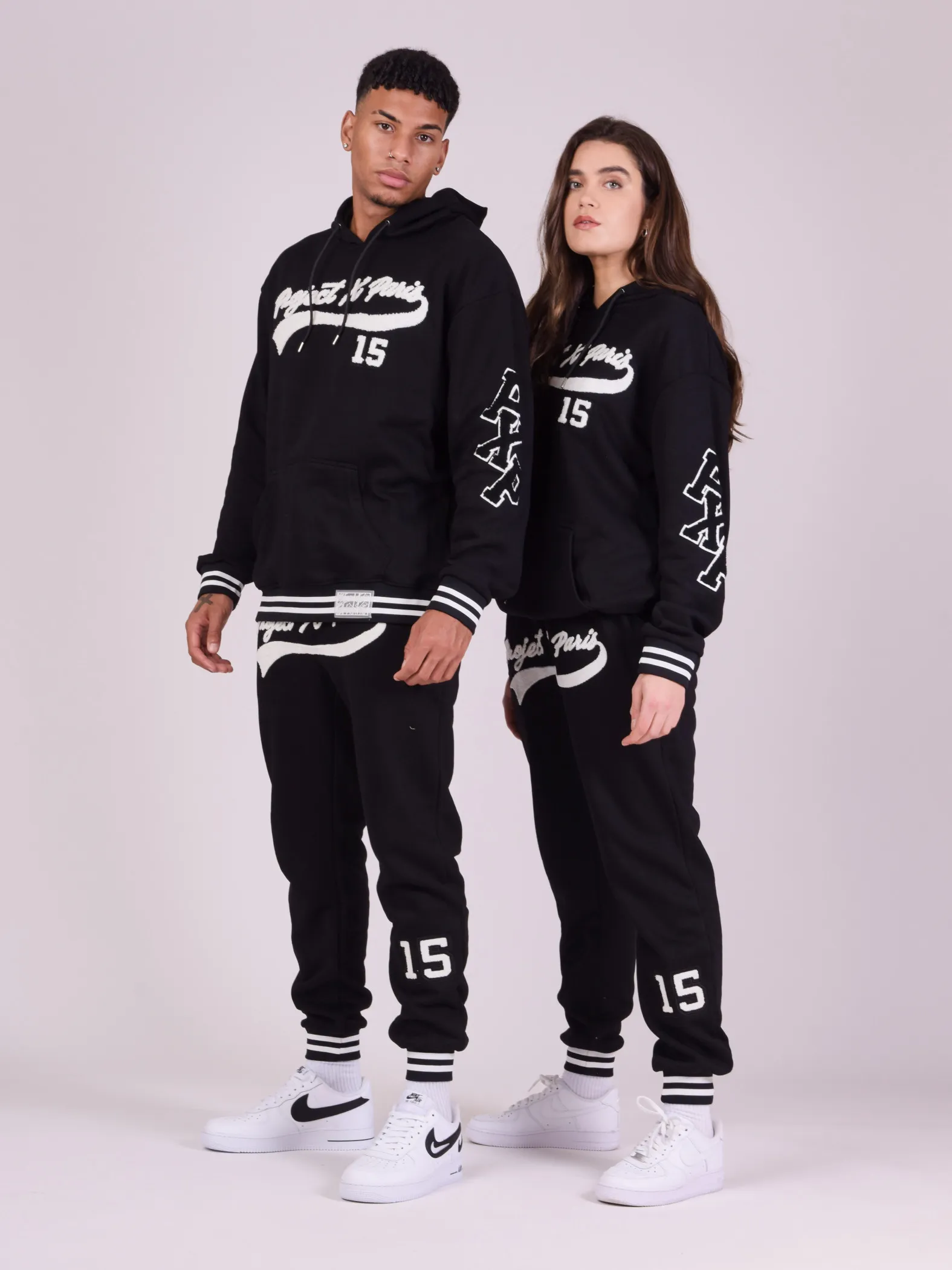 Pantalones de chándal universitarios con logotipo