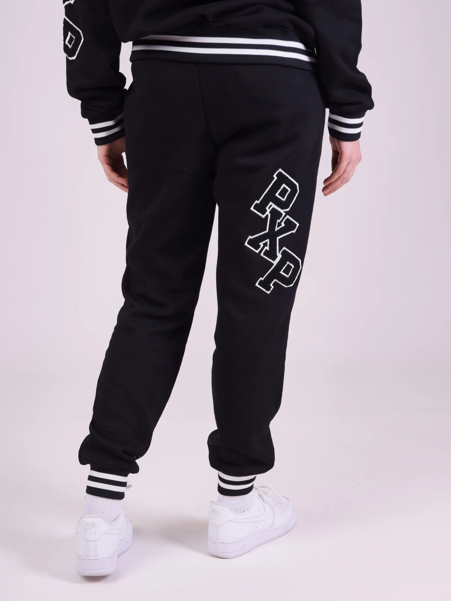 Pantalones de chándal universitarios con logotipo
