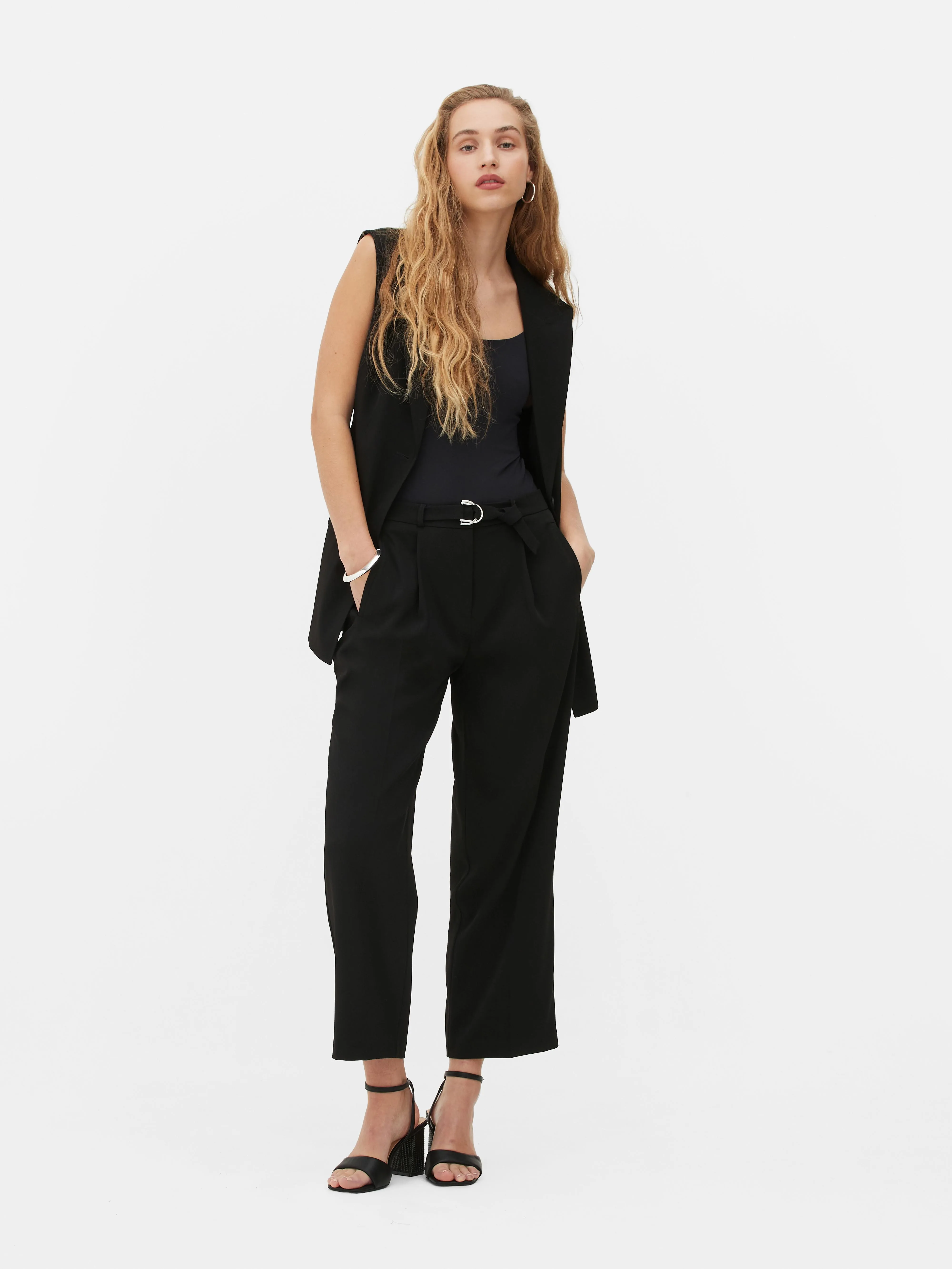 Pantalones de vestir con anilla en «D» en la cintura