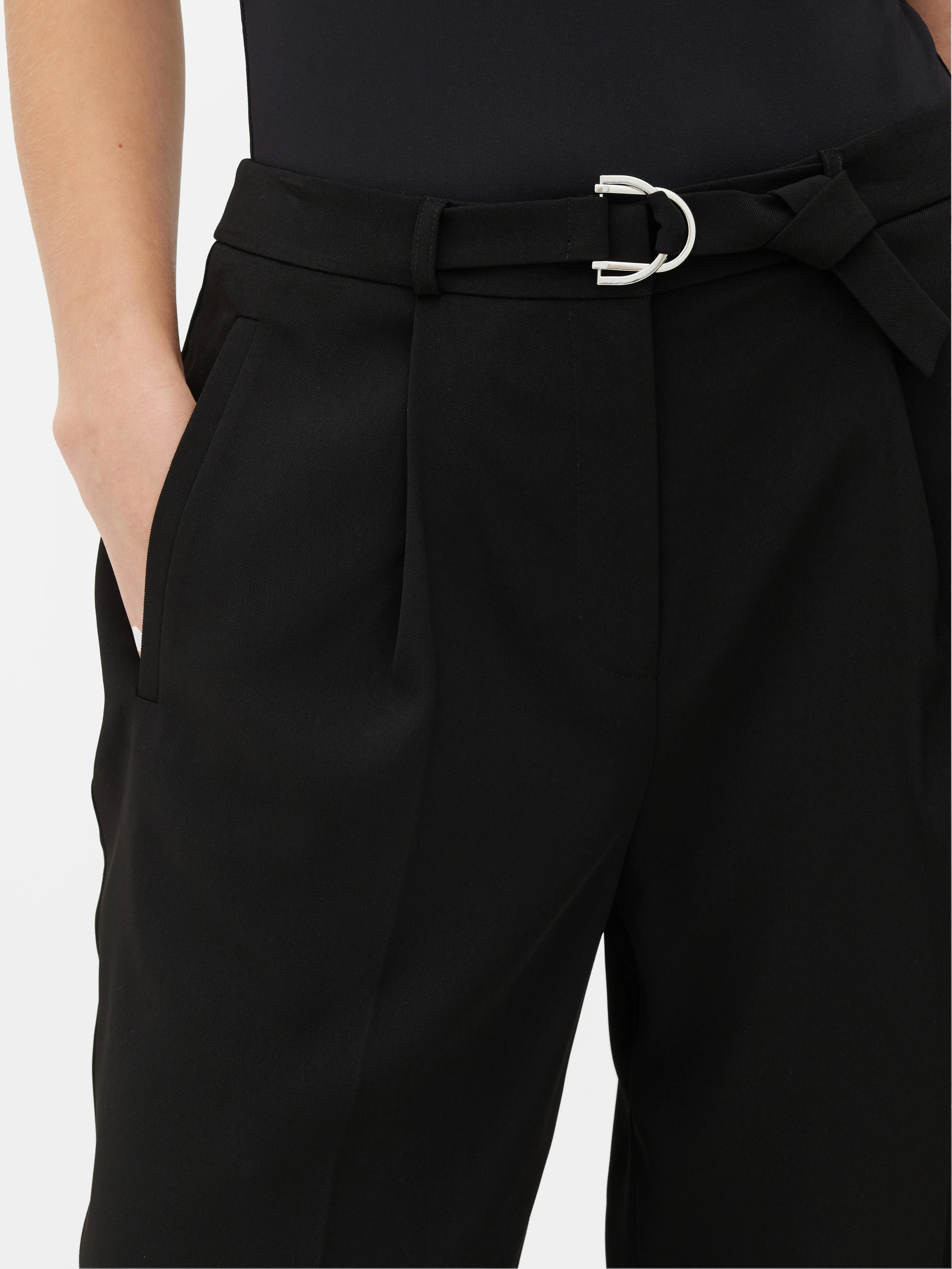 Pantalones de vestir con anilla en «D» en la cintura
