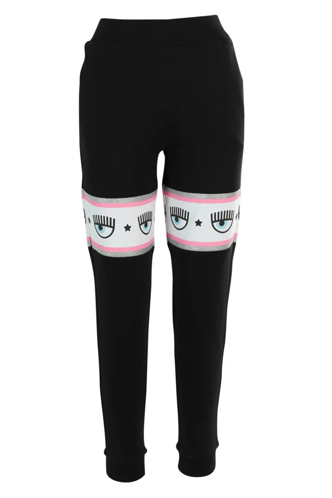 Pantalón de chándal negro y logo en cinta blanca y plateado”