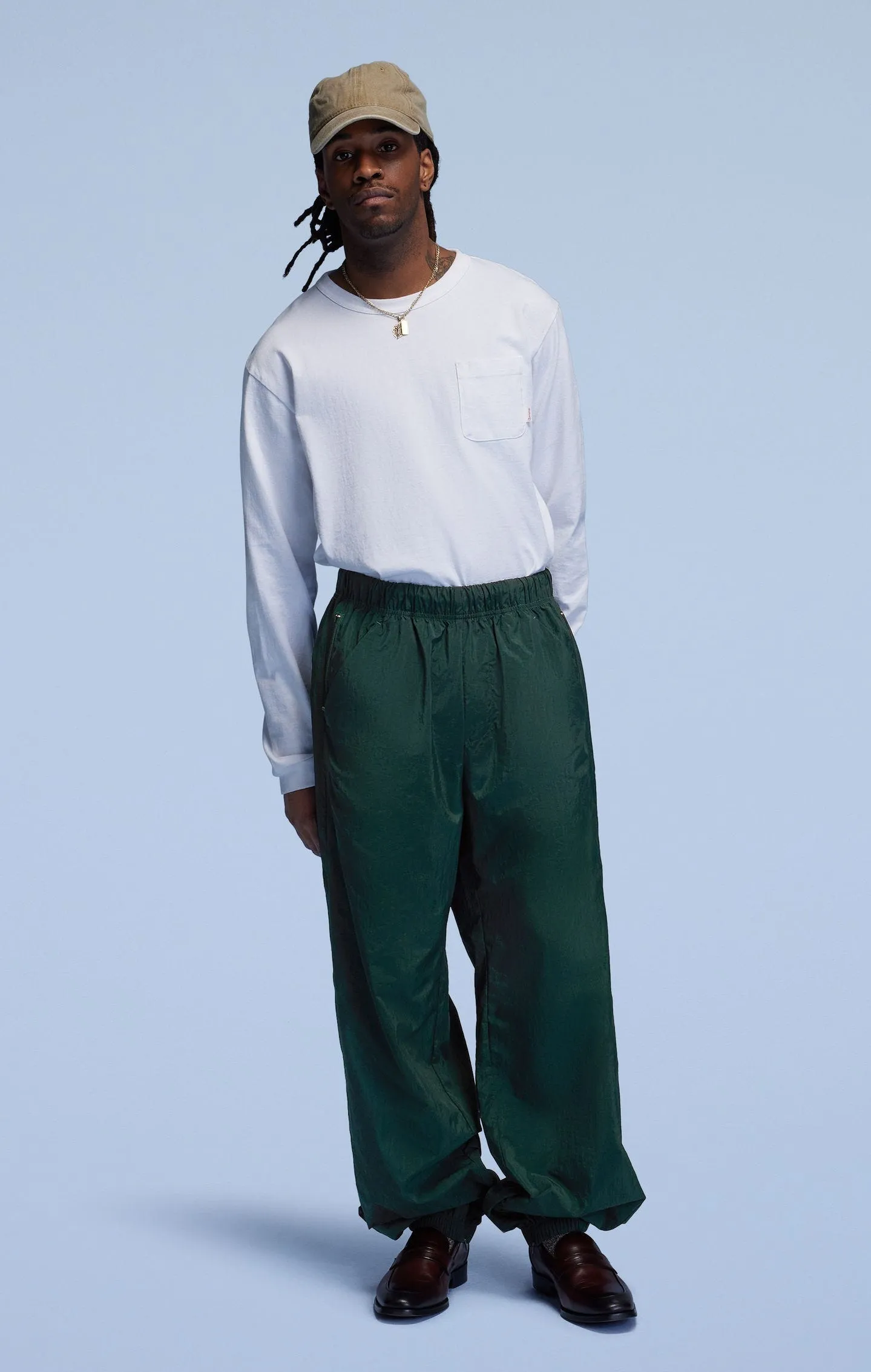 Pantalón de nailon con puños elásticos