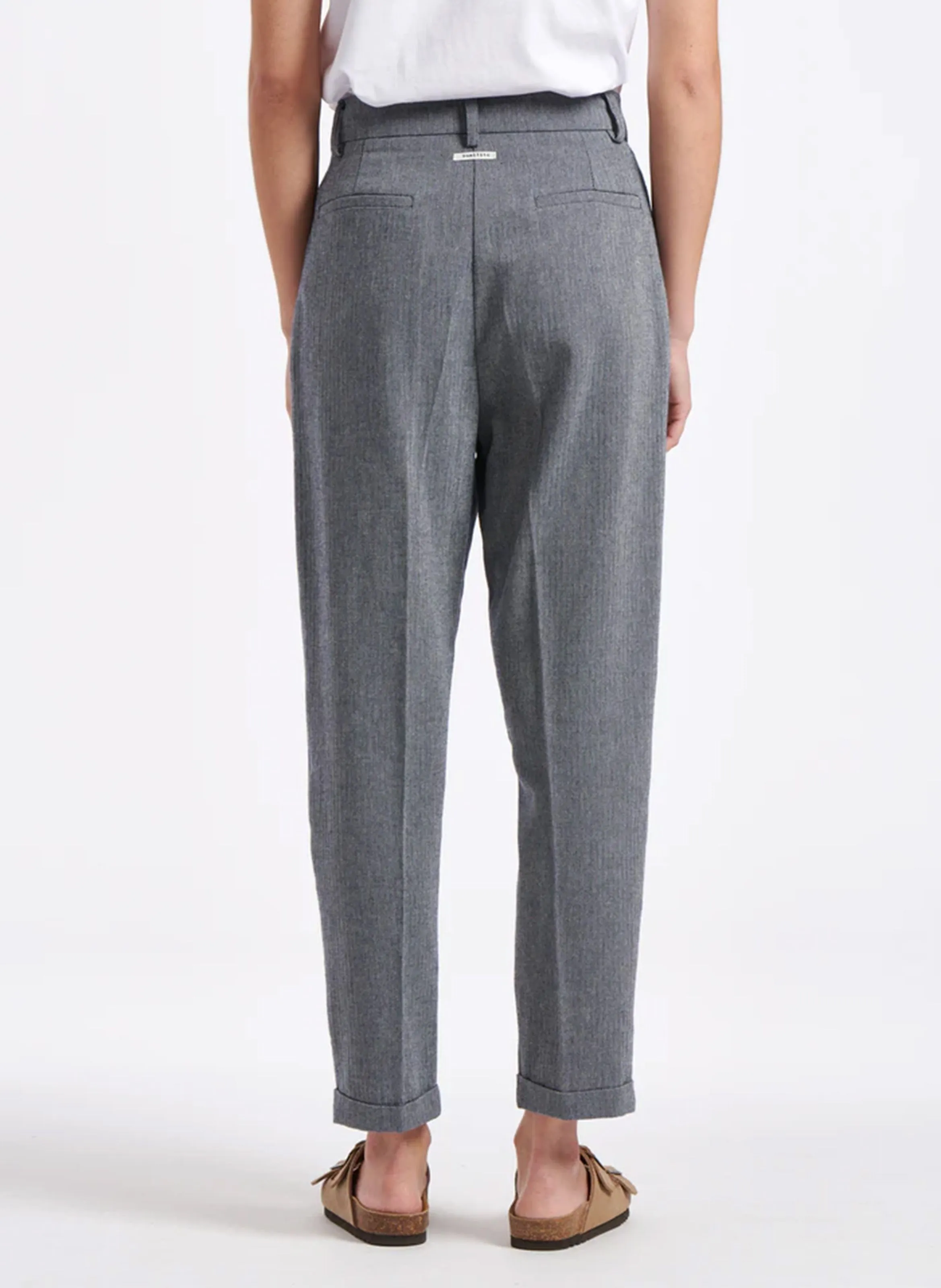 Pantalón de pinzas con estampado de espiga en mezcla de algodón. en azul