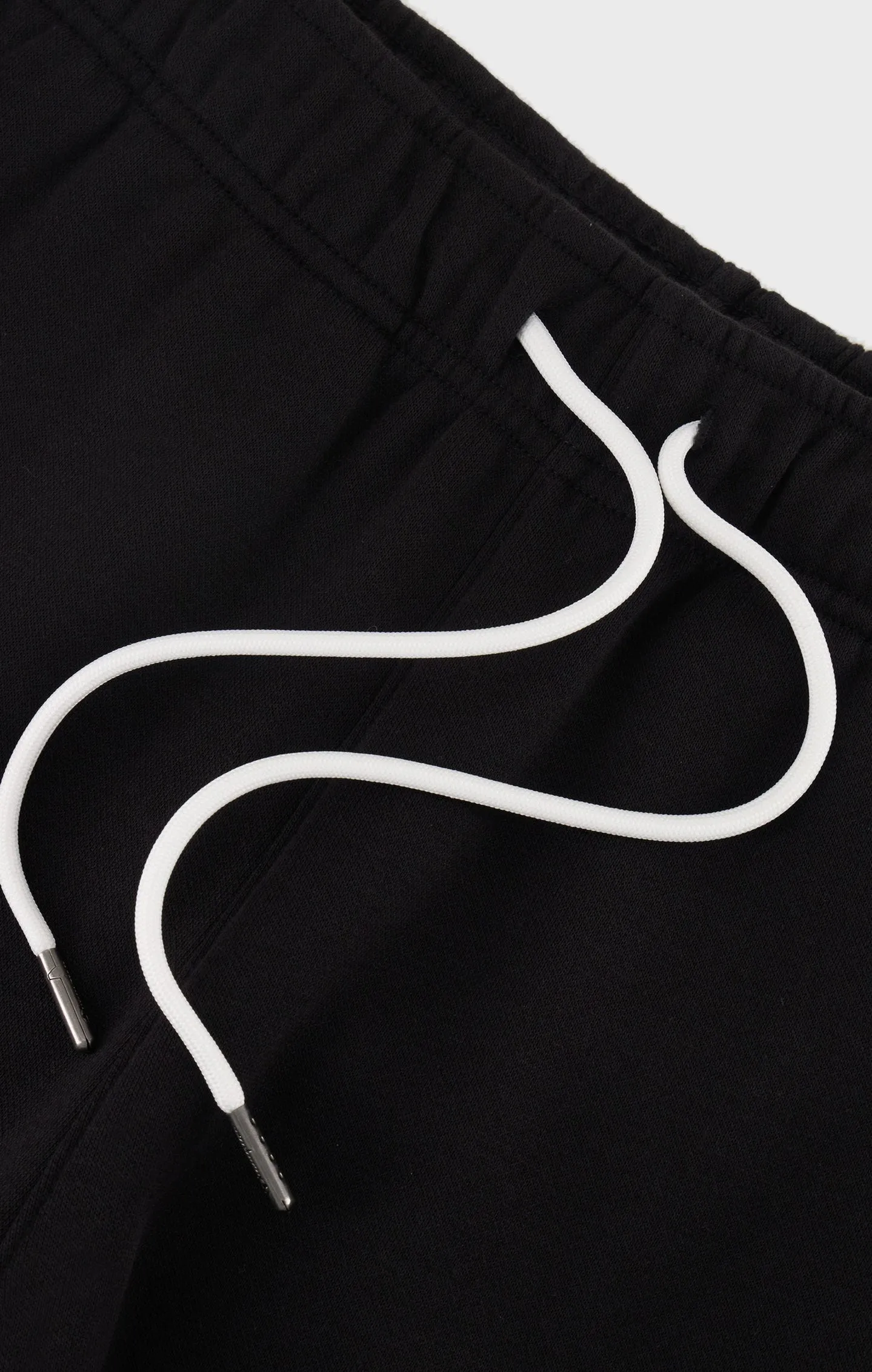 Pantalón deportivo tipo cargo con el logotipo de la «C»