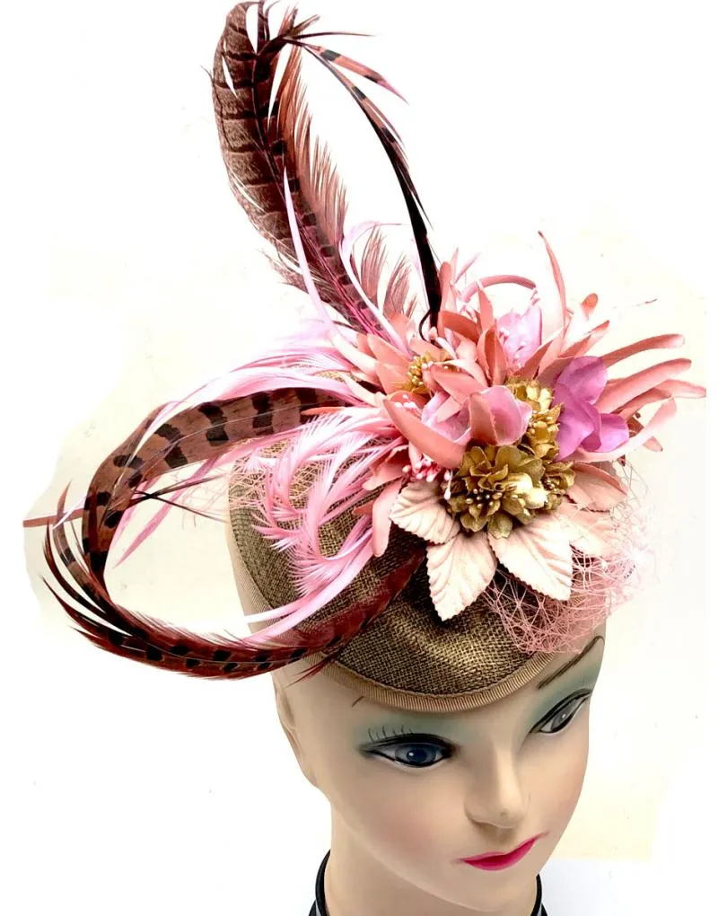 PEQUEÑOS TOCADOS ROSA MAQUILLAJE CON PLUMAS MUY ELEGANTES