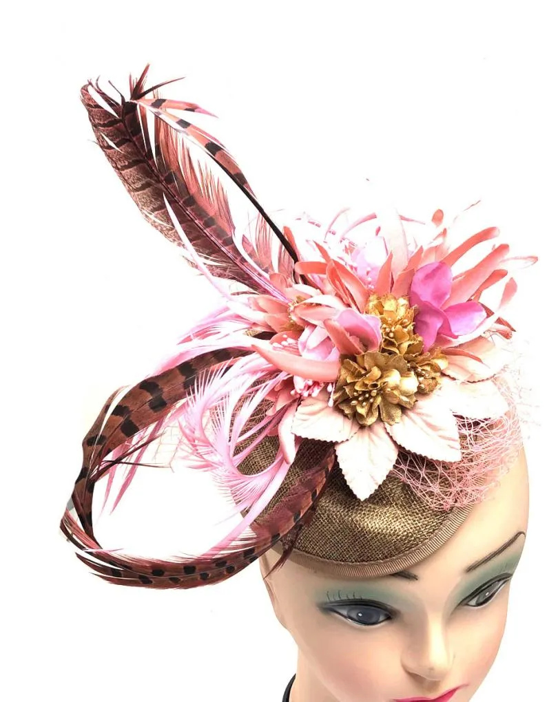 PEQUEÑOS TOCADOS ROSA MAQUILLAJE CON PLUMAS MUY ELEGANTES