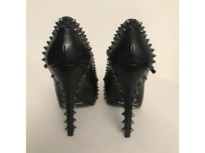 Pierre Balmain Tacones Negro 