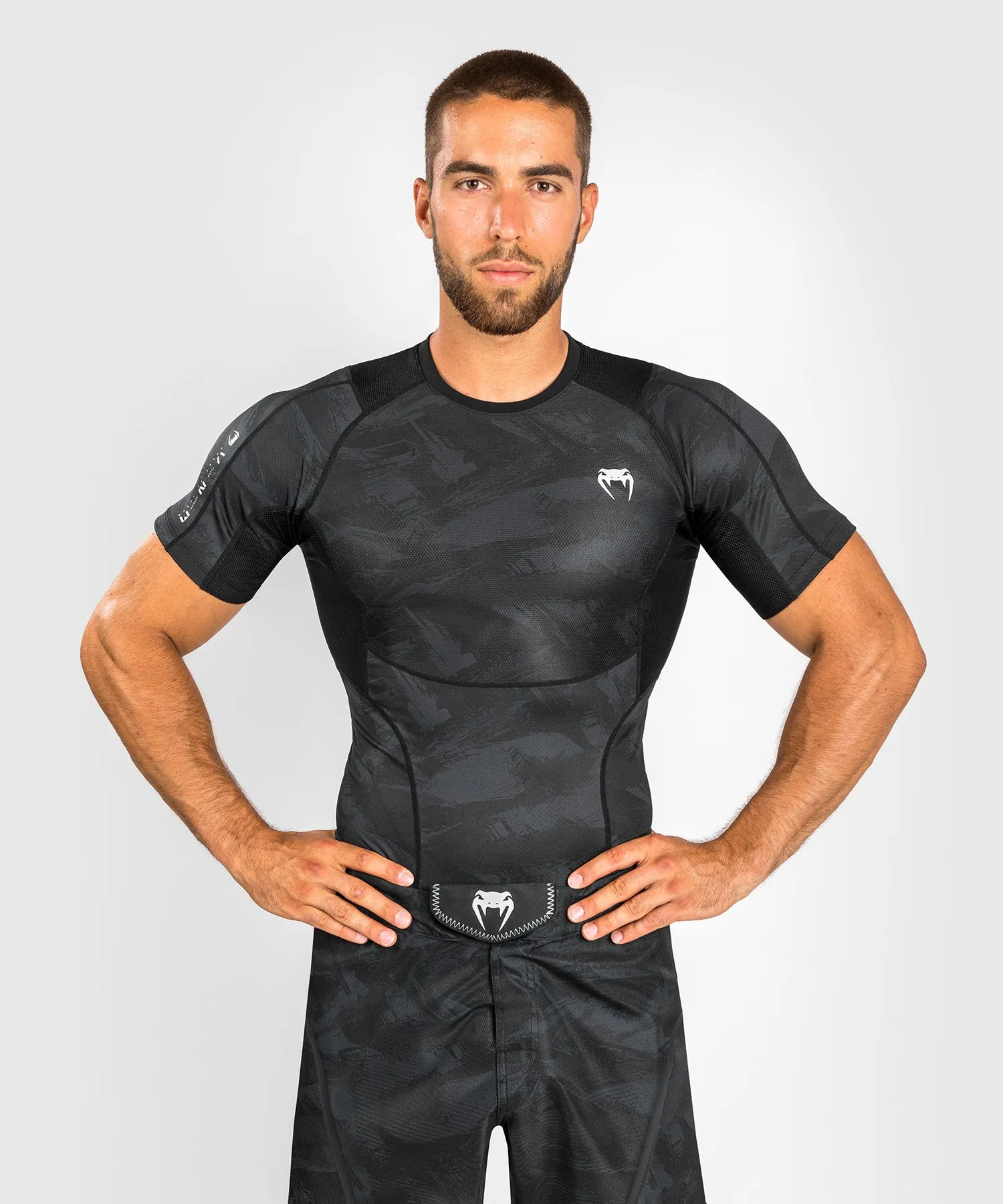 RASHGUARD VENUM ELECTRON 3.0  MANGAS CORTAS  NEGRO
