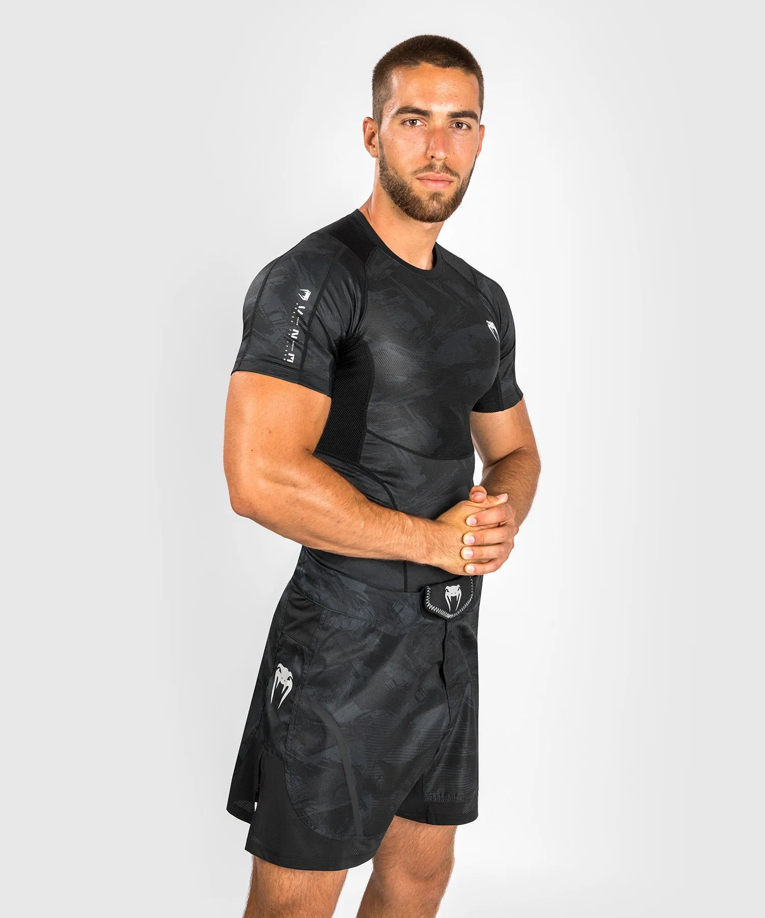 RASHGUARD VENUM ELECTRON 3.0  MANGAS CORTAS  NEGRO