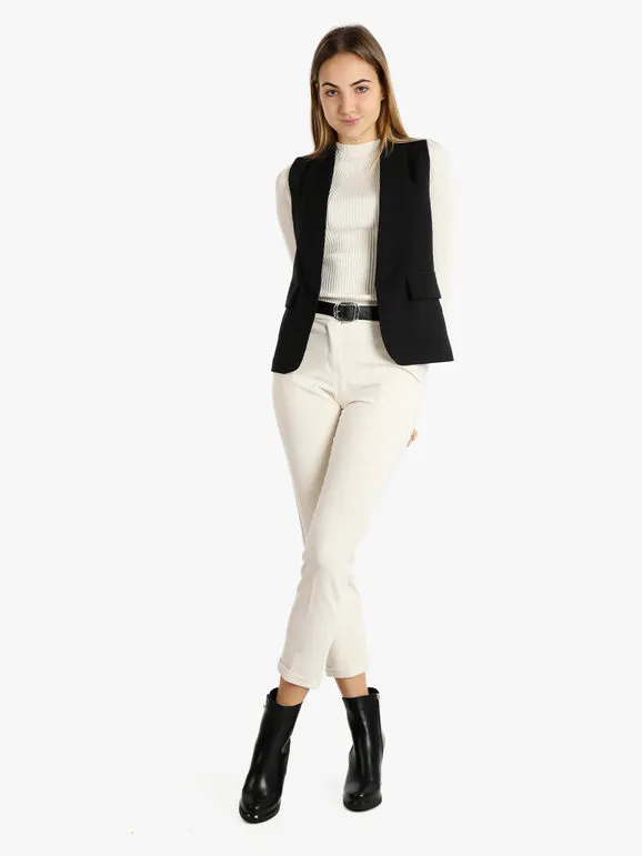 Solada Pantalón cropped de mujer con cinturón.