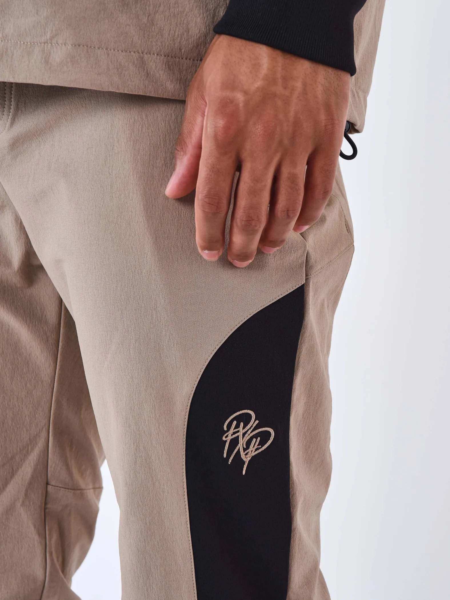 Techwear bicolor Pantalones de chándal