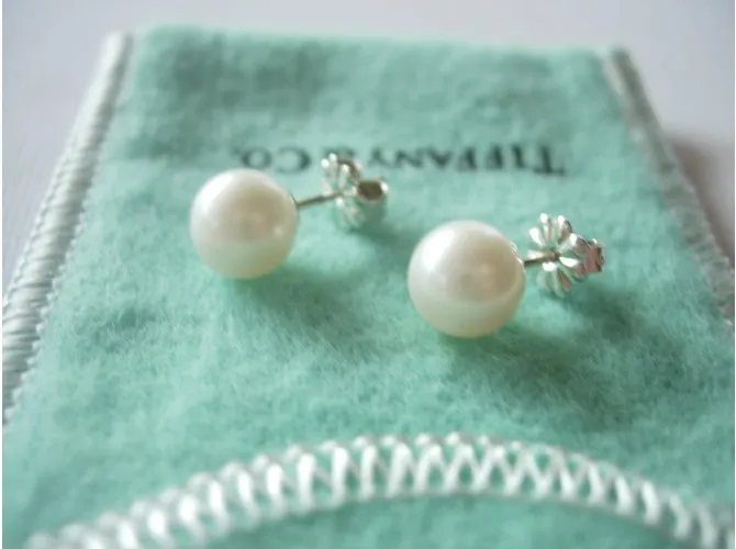 Tiffany & Co Aretes Blanco 