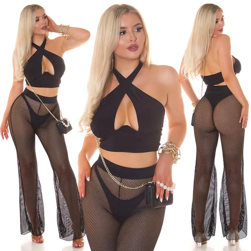 Top corto ajustado negro con aberturas