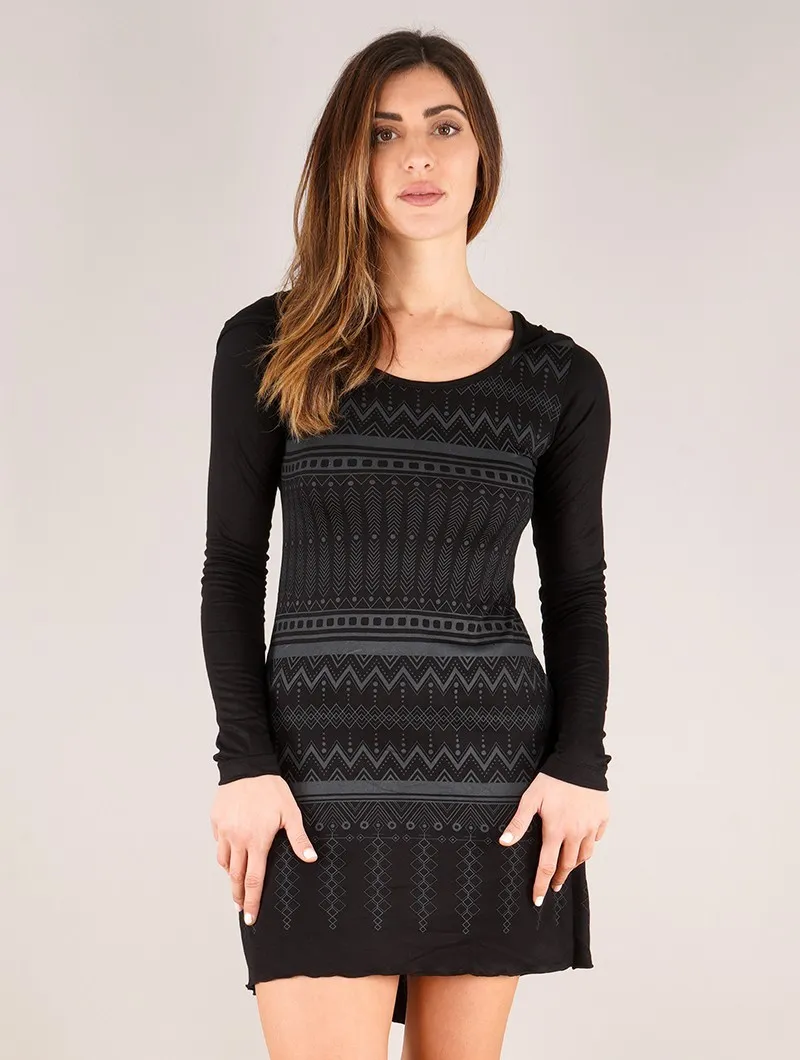 Vestido corto estampado de mangas largas con capucha 