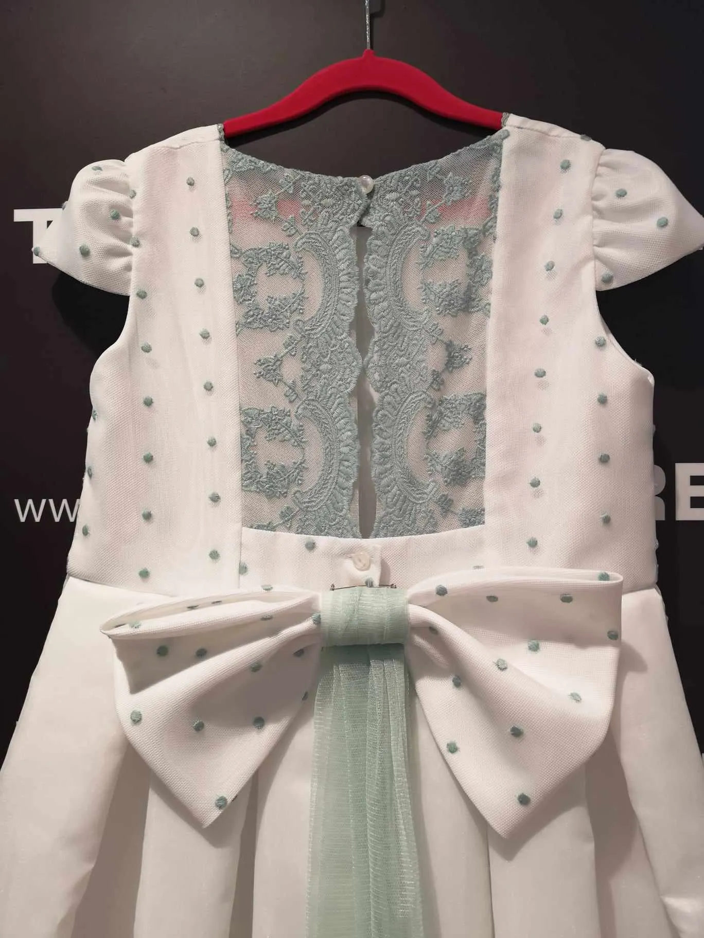 Vestido de comunión con manguitas cortas