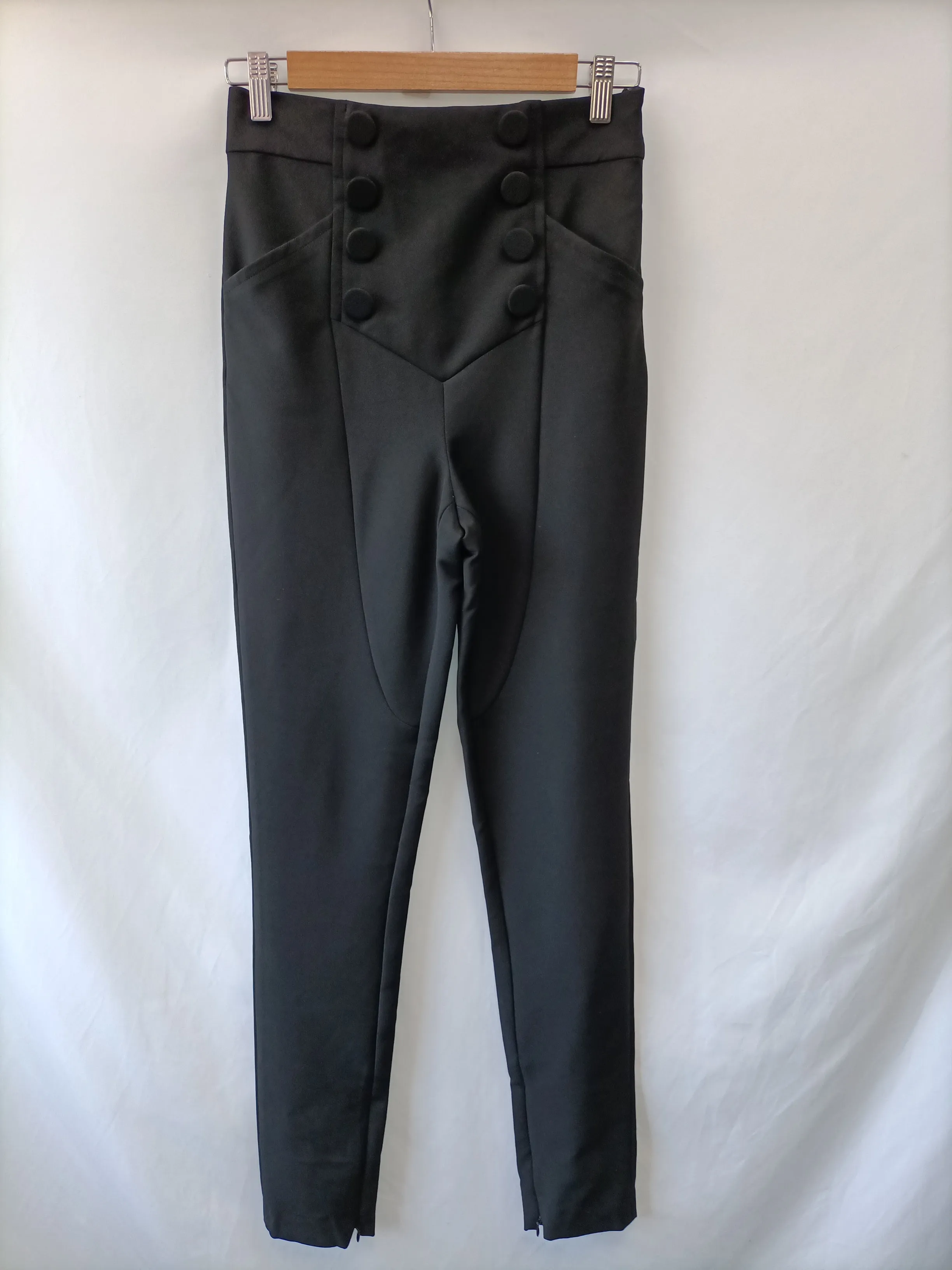 ZARA. Pantalón negro botones T.s